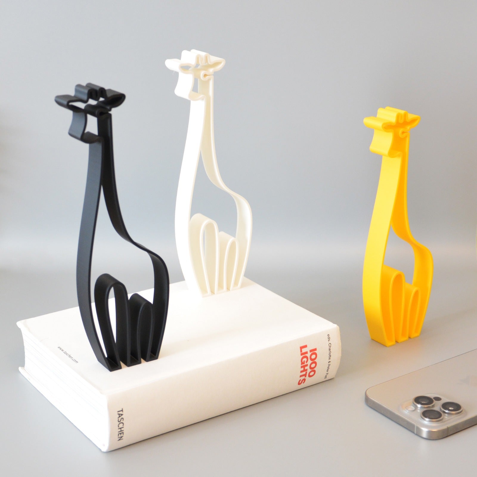 Line Art Giraffe Sculpture